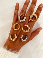 Učitaj sliku u preglednik galerije, ALANA organic textured gold hoop earrings.