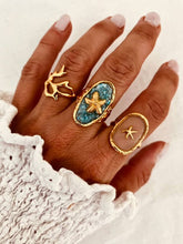 Load image into Gallery viewer, Beach inspired fashion ring featuring a textured starfish centrepiece