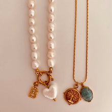 Učitaj sliku u preglednik galerije, Women's freshwater pearl keepsake necklace.