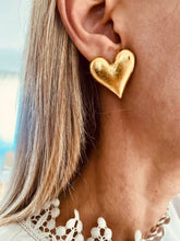 Load image into Gallery viewer, Modern sculptural heart earrings by Bernat Jewelry.