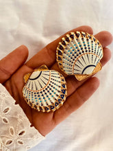 Učitaj sliku u preglednik galerije, KENA statement earrings inspired by Mediterranean seashells.