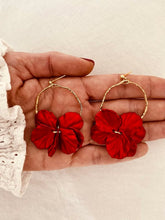 Učitaj sliku u preglednik galerije, Close-up of red shell flower earrings showcasing rich color and elegant natural texture