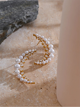 Učitaj sliku u preglednik galerije, Add a touch of elegance to your look with these high-grade moon stud earrings, featuring dazzling cubic zirconia and luminous simulated pearls. Crafted from durable stainless steel, these delicate earrings offer a timeless yet modern charm, perfect for both casual and formal occasions. A stylish and sophisticated gift, they make a stunning addition to any jewelry collection.