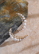 Učitaj sliku u preglednik galerije, Add a touch of elegance to your look with these high-grade moon stud earrings, featuring dazzling cubic zirconia and luminous simulated pearls. Crafted from durable stainless steel, these delicate earrings offer a timeless yet modern charm, perfect for both casual and formal occasions. A stylish and sophisticated gift, they make a stunning addition to any jewelry collection.