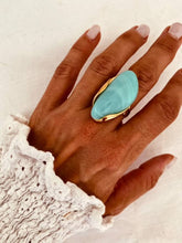 Učitaj sliku u preglednik galerije, Turquoise resin statement ring designed for colourful summer styling
