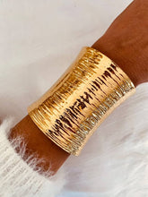 Load image into Gallery viewer, Women's waterproof gold bracelet.