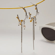 Učitaj sliku u preglednik galerije, Paper clip tassel earrings with zirconia detail shown from front angle highlighting modern stainless steel statement jewelry design