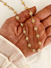 Load image into Gallery viewer, DAISY - Stainless steel choker necklace with daisy chain