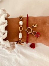 Učitaj sliku u preglednik galerije, Gold-plated friendship bracelet with crystal lock and custom initial detail