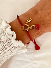 Učitaj sliku u preglednik galerije, Minimalist personalised bracelet designed for friendship and meaningful gifting