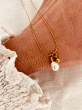 Load image into Gallery viewer, OMIE - Pearl and Gold Ball Necklace