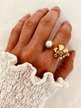 Load image into Gallery viewer, Waterproof gold flower charm ring modern feminine fashion accessory