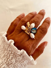 Učitaj sliku u preglednik galerije, ABI statement ring with freshwater pearls and shell charms.
