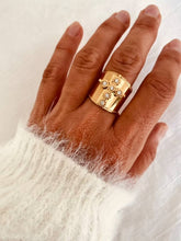 Učitaj sliku u preglednik galerije, ADA crystal cross statement ring in gold-plated stainless steel.
