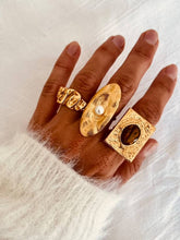 Učitaj sliku u preglednik galerije, Art-inspired gold-plated stainless steel ring for women.
