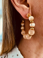 Učitaj sliku u preglednik galerije, Resin bead huggie earrings worn with casual outfit demonstrating chic lightweight everyday jewelry
