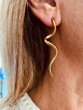 Load image into Gallery viewer, Lightweight sculptural earrings in gold and silver.

