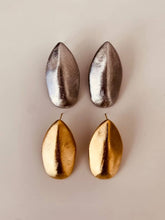 Load image into Gallery viewer, Nature-inspired earrings by Bernat Jewelry.
