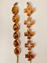 Load image into Gallery viewer, Elegant gold bracelet with modern cross design.
