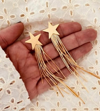 Učitaj sliku u preglednik galerije, Gold long tassel earrings captured in motion showcasing fluid movement and lightweight statement design
