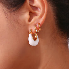 Učitaj sliku u preglednik galerije, White acrylic hoop earrings worn with casual outfit demonstrating clean modern everyday jewelry style
