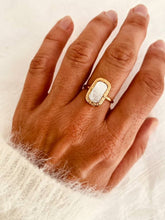 Učitaj sliku u preglednik galerije, RUDY mother of pearl statement ring with gold-plated frame.
