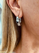 Učitaj sliku u preglednik galerije, Elegant stainless steel hoop earrings.
