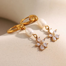 Učitaj sliku u preglednik galerije, Close-up of pearl flower zircon earrings highlighting luxury shine and intricate floral design
