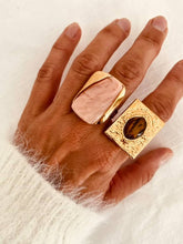 Učitaj sliku u preglednik galerije, Close-up of the KERSEY adjustable statement ring
