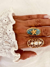 Učitaj sliku u preglednik galerije, Adjustable gold plated ring with turquoise stones and contemporary openwork design
