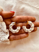 Učitaj sliku u preglednik galerije, Twisted geometric pearl earrings in stainless steel shown from front angle highlighting modern minimalist jewelry design
