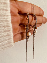 Učitaj sliku u preglednik galerije, Stainless steel paper clip tassel earrings displayed on neutral background showcasing elegant contemporary design
