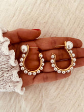 Load image into Gallery viewer, ABRIENDA - Exaggerated pearl hook earrings
