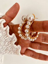 Load image into Gallery viewer, ABRIENDA - Exaggerated pearl hook earrings
