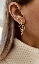 Učitaj sliku u preglednik galerije, Bold stainless steel leaf earrings rust resistant everyday jewelry for women
