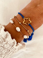 Load image into Gallery viewer, Minimalist friendship bracelet with heart charm perfect for gifting and stacking

