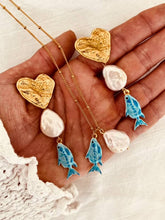 Load image into Gallery viewer, Coastal-inspired necklace combining a luminous pearl and playful blue fish pendant
