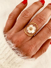 Load image into Gallery viewer, Elegant gold-plated open ring with oval resin flower detail for women
