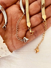 Load image into Gallery viewer, small heart detail on adjustable chain
