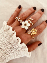 Load image into Gallery viewer, Romantic floral jewelry ring with luminous shell centerpiece
