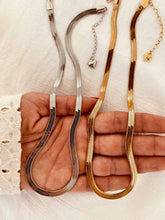 Load image into Gallery viewer, minimalist snake chain necklace styling
