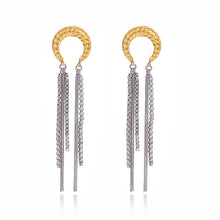 Učitaj sliku u preglednik galerije, Minimalist moon tassel earrings in 18K gold plated stainless steel
