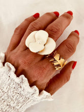 Load image into Gallery viewer, Elegant gold ring with nature-inspired details
