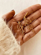 Učitaj sliku u preglednik galerije, Statement leaf metal stud earrings elegant versatile women’s jewelry
