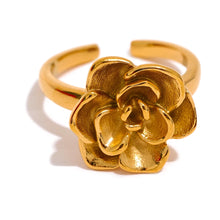 Load image into Gallery viewer, Sophisticated gold ring featuring a beautifully crafted floral centerpiece
