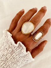 Load image into Gallery viewer, Elegant white and gold fashion ring
